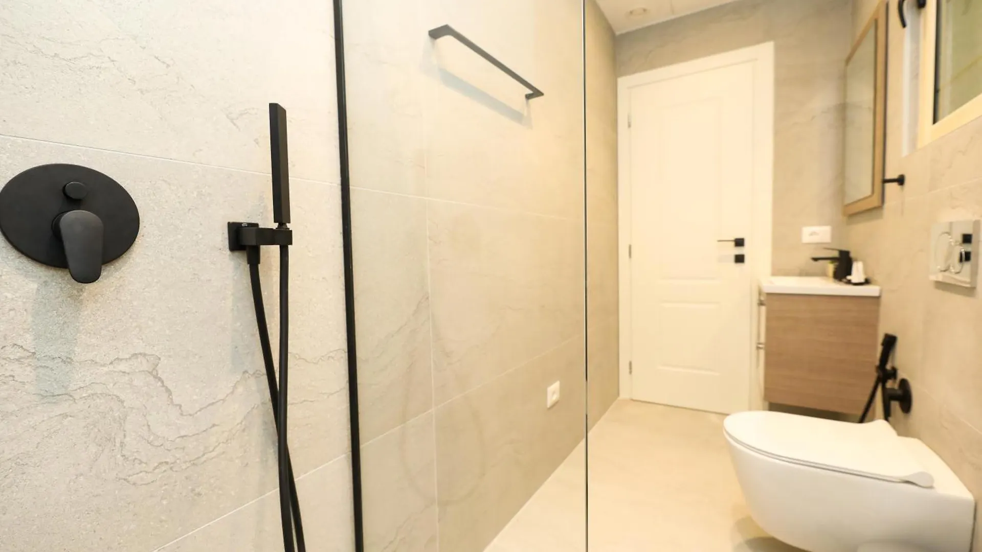 בית נופש אוריקום Dadu Rooms אלבניה